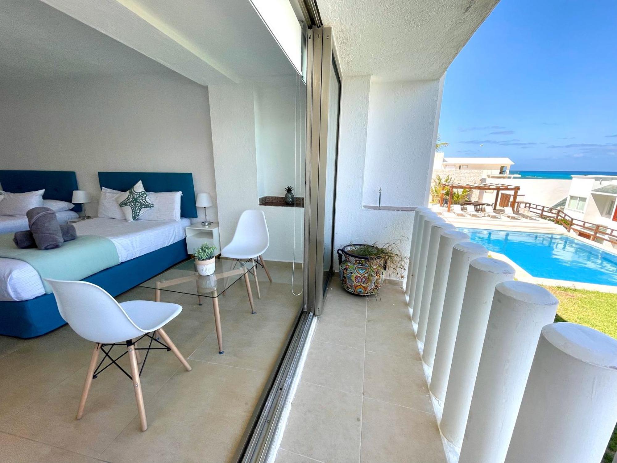Beachfront With Pool & Stunning Views Ferienhaus
