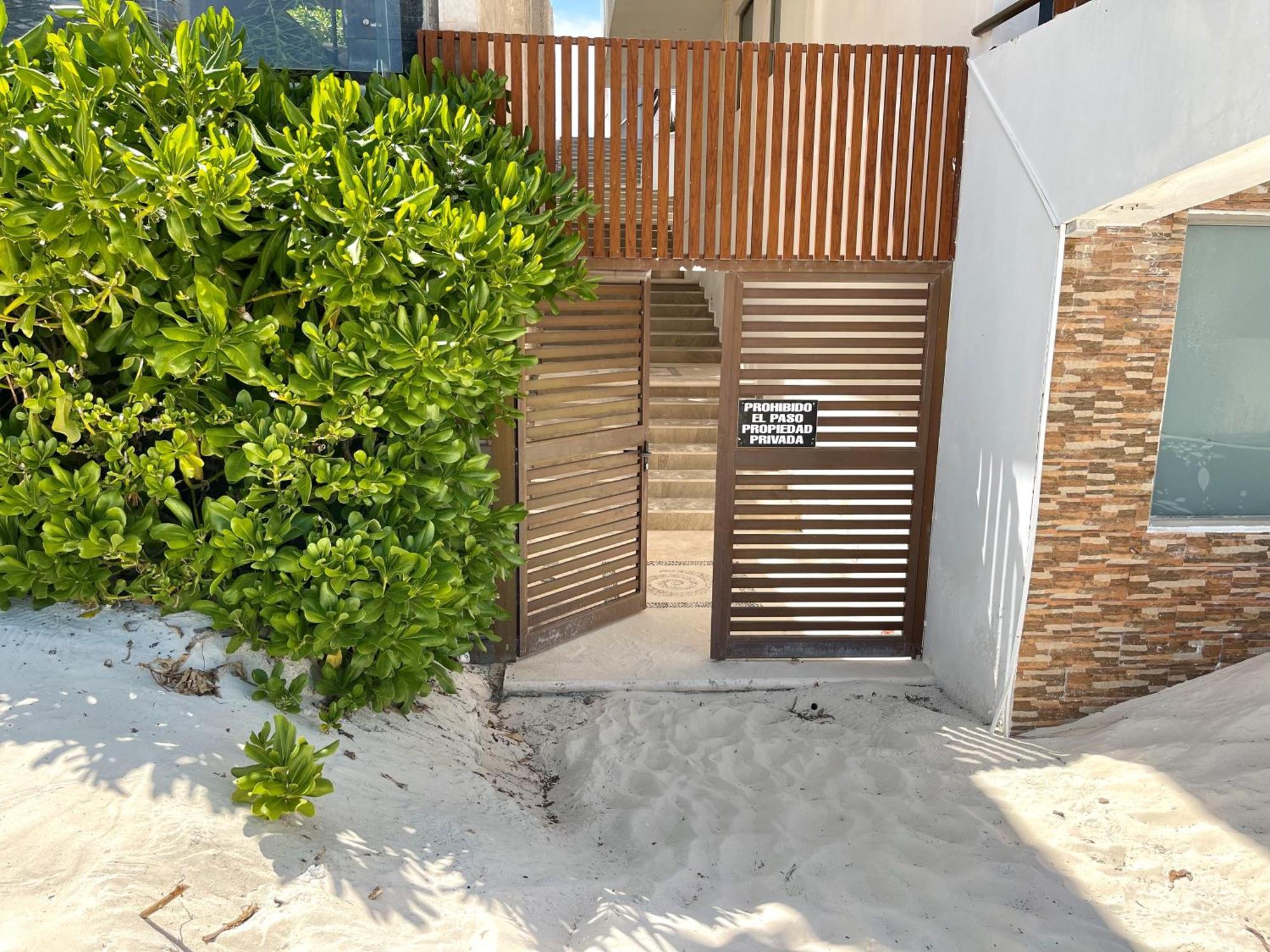 Beachfront With Pool & Stunning Views Ferienhaus Cancún